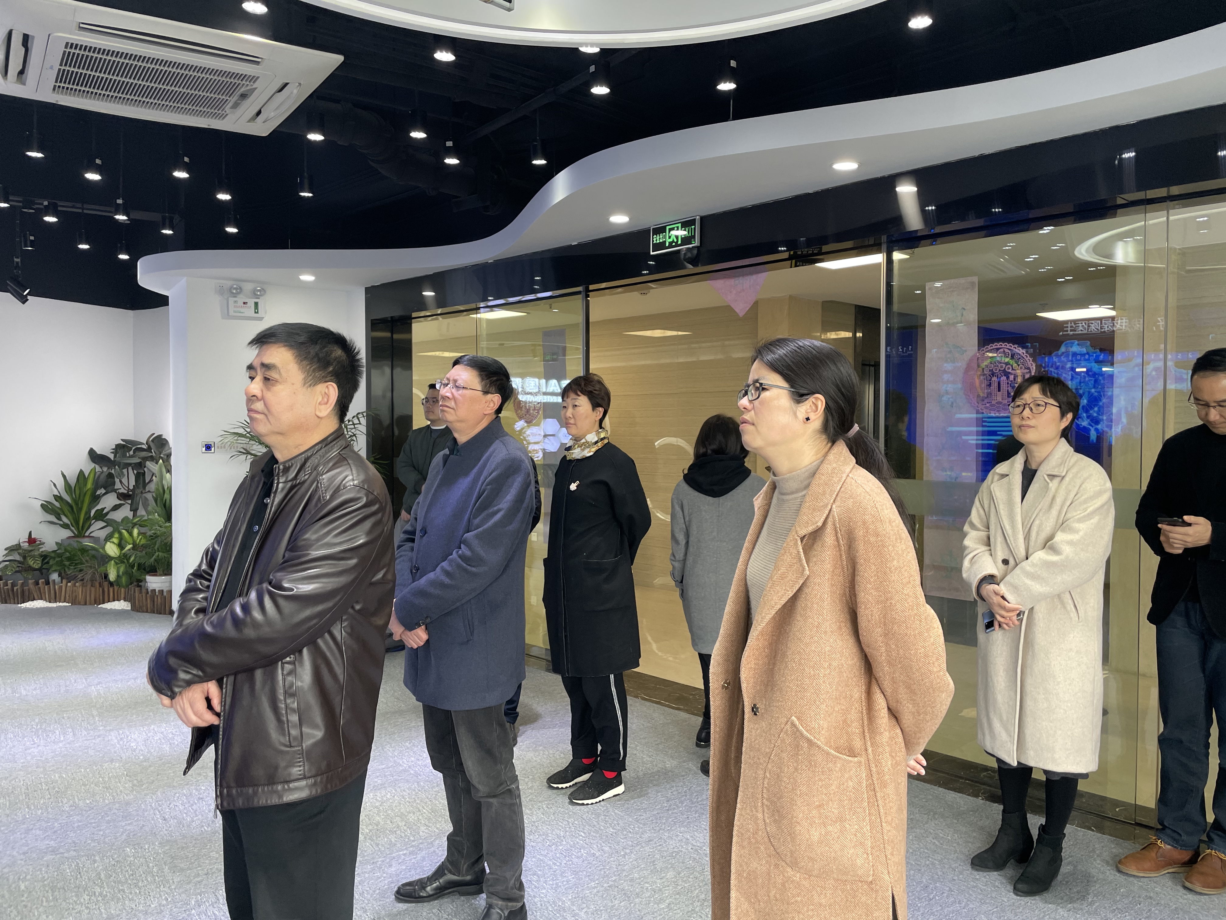 黃山市經(jīng)信局局長(cháng)馮學(xué)祥一行蒞臨健培科技考察調研數字醫療