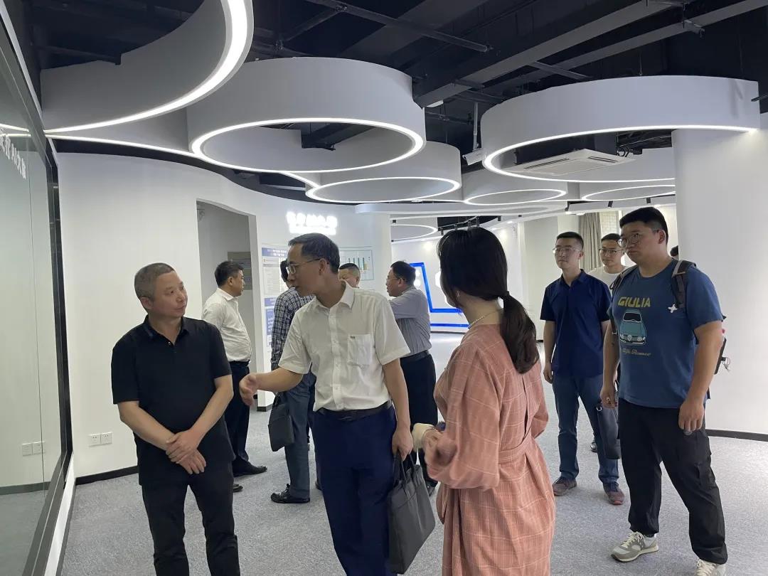 鷹潭市市委常委、副市長(cháng)王雄一行蒞臨健培科技考察調研