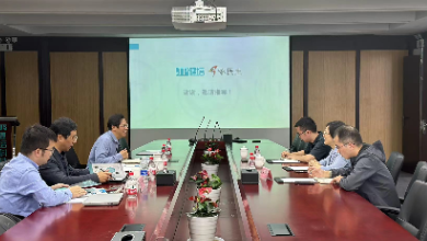 西安工業(yè)大學(xué)副校長(cháng)劉卜、院長(cháng)王建國一行蒞臨健培科技考察調研